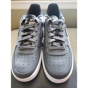 Nike Air Force 1 LV8 2 Shoes Size 5Y